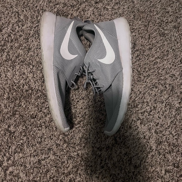 Nike Roshe - Picture 2 of 3